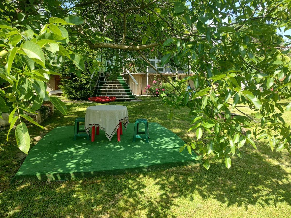 Ferienwohnung "Ранчо" - Тераса Квіти Сад Uschhorod Exterior foto